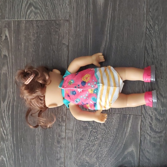 Baby Alive Step ‘N Giggle Baby Brown Hair Doll Light-Up Shoes- English/French - Picture 5 of 7